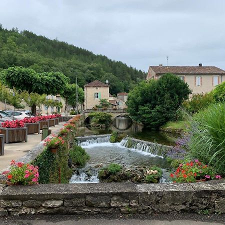 Spacious Apartment In A Charming, Tranquil Village Saint-Vincent-Rive-dʼOlt 외부 사진