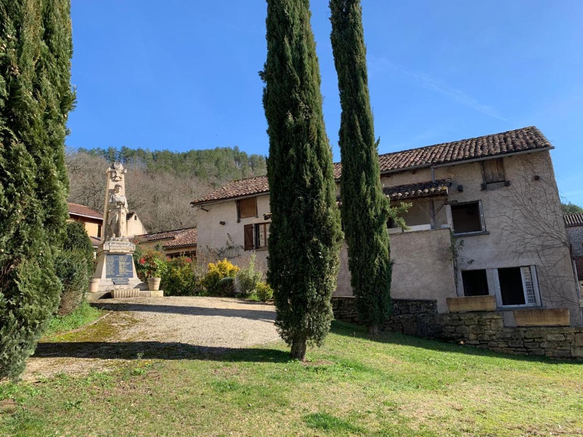Spacious Apartment In A Charming, Tranquil Village Saint-Vincent-Rive-dʼOlt 외부 사진